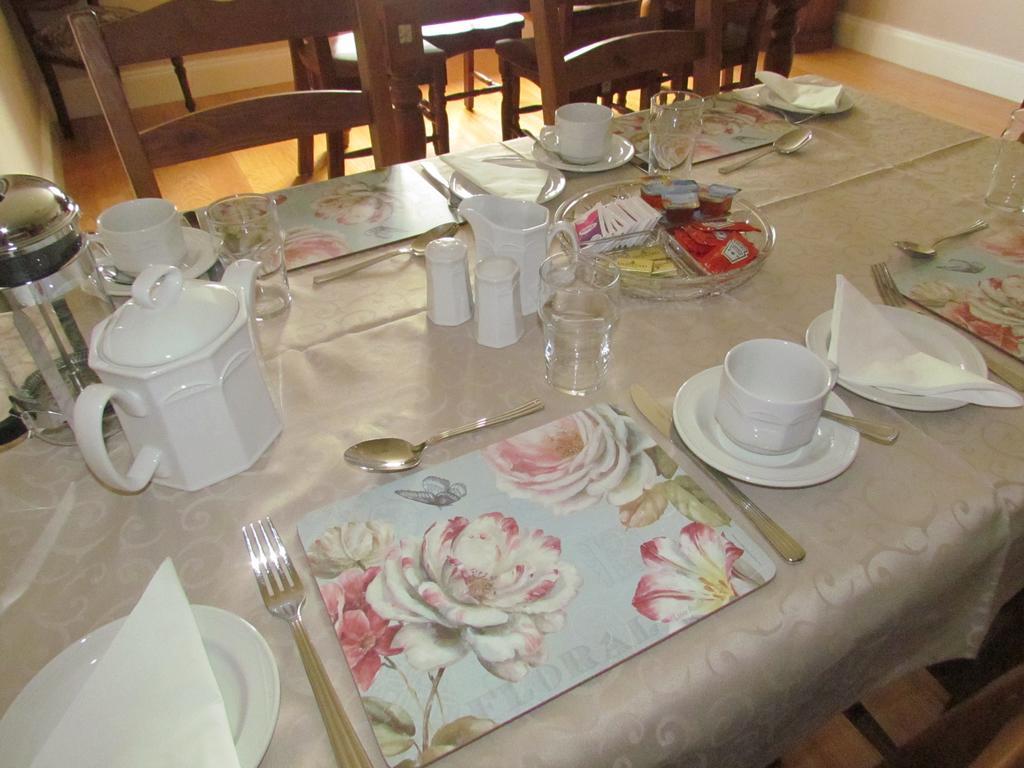 Gate Lodge B&B Portumna Eksteriør bilde