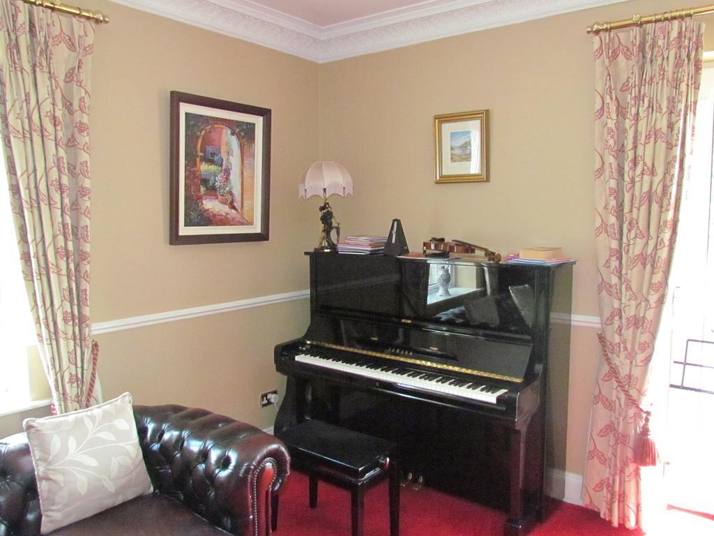 Gate Lodge B&B Portumna Eksteriør bilde