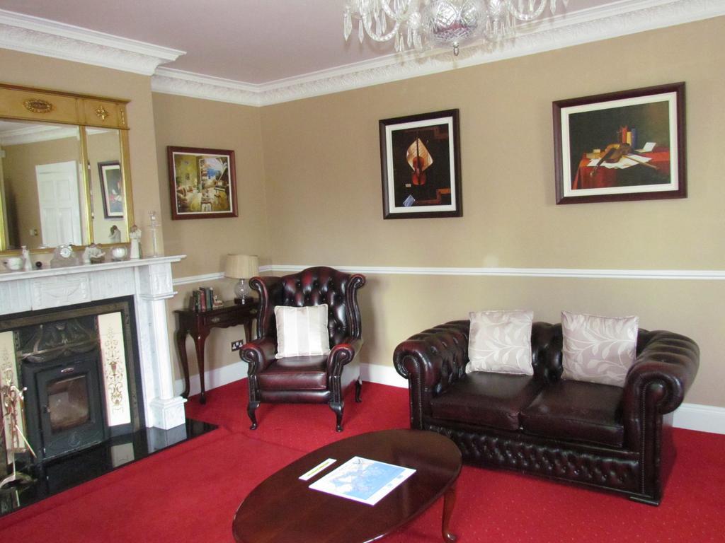 Gate Lodge B&B Portumna Eksteriør bilde